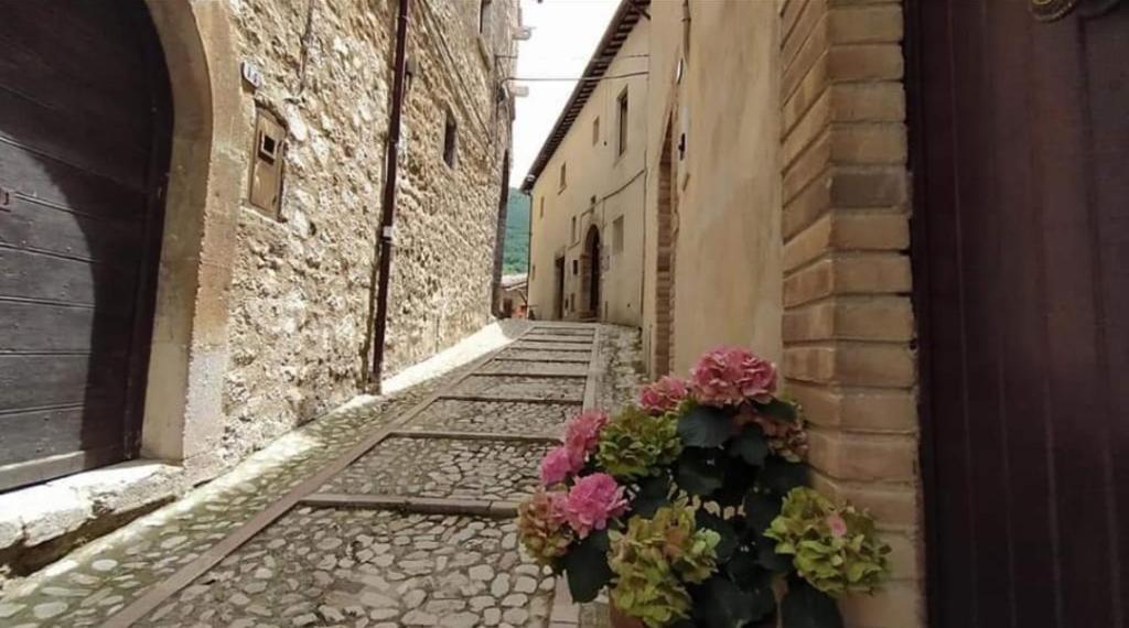 Affittacamere Nonna Rosa Vallo di Nera ภายนอก รูปภาพ